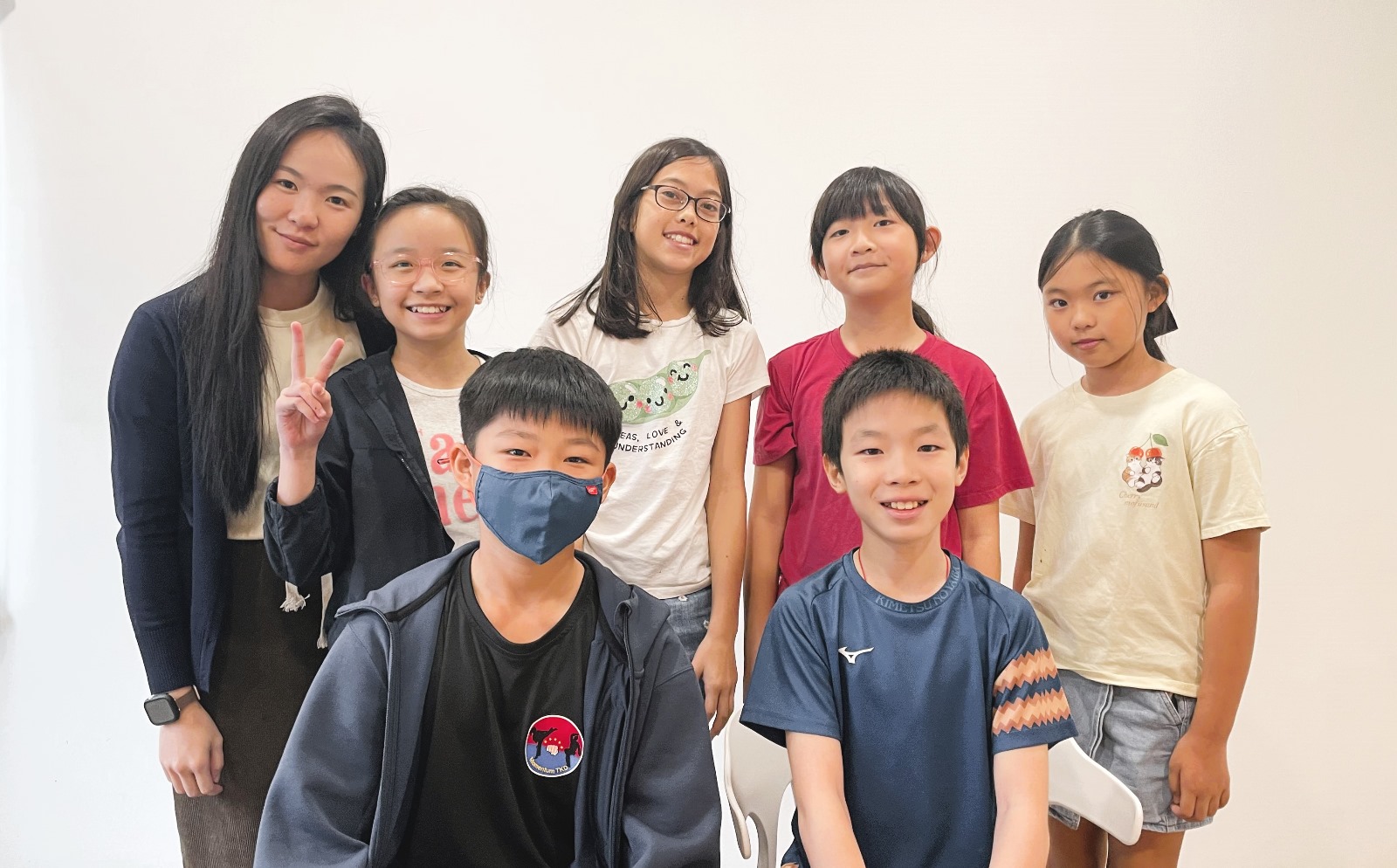 Students enjoying learning with chinese teacher